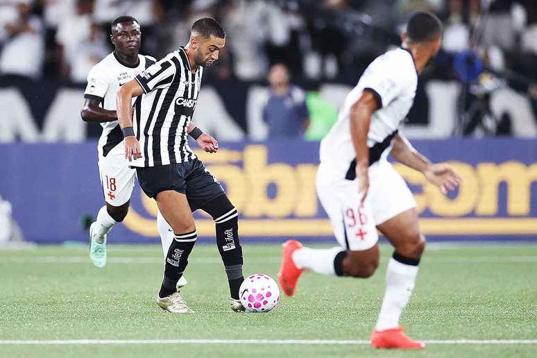 Botafogo foi derrotado por 2 a 1 para o Vasco no Nilton Santos &ndash;