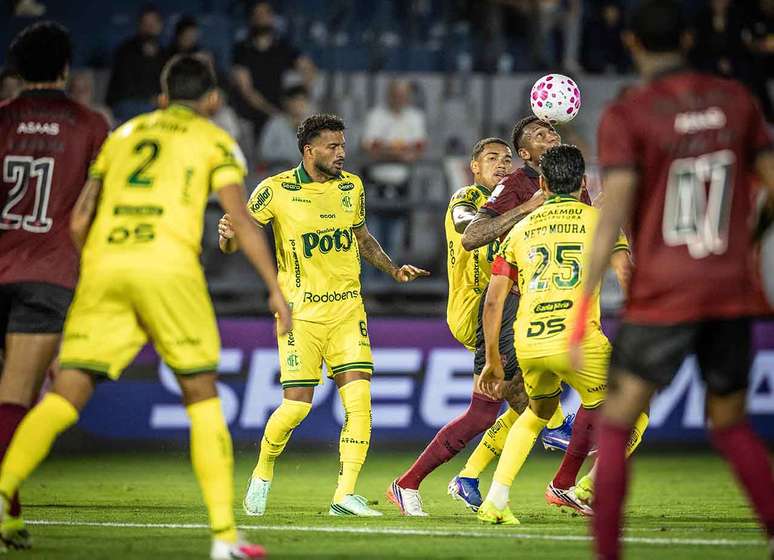 Mirassol segura o Bragantino, mesmo com dez. Assim, sai com o empate em Bragan&ccedil;a Paulista.&nbsp;