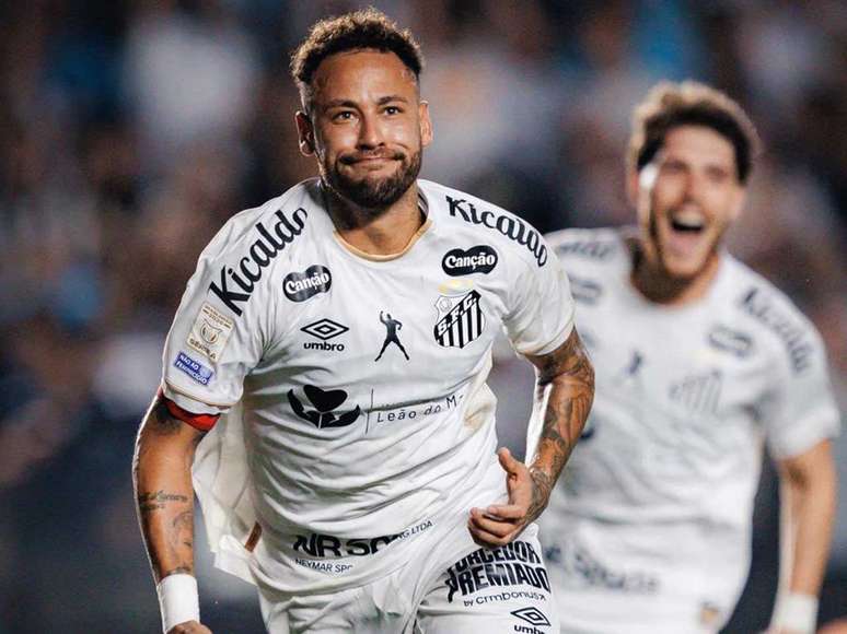 Neymar comemora seus gols em Santos 2 x 2 Flamengo &ndash;