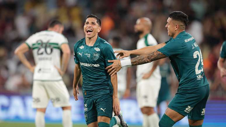 Savarino celebra um de seus gols pelo Fluminense &ndash;