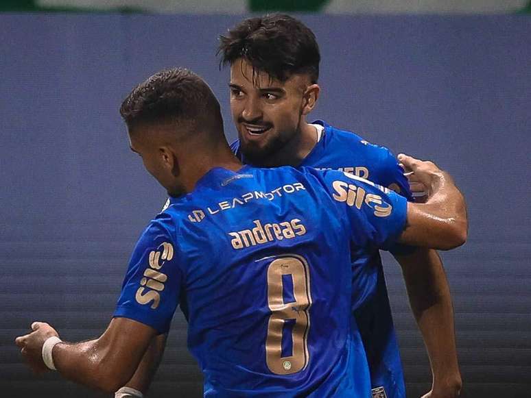 Verd&atilde;o venceu Bahia e chegou aos 60 pontos na tabela &ndash;