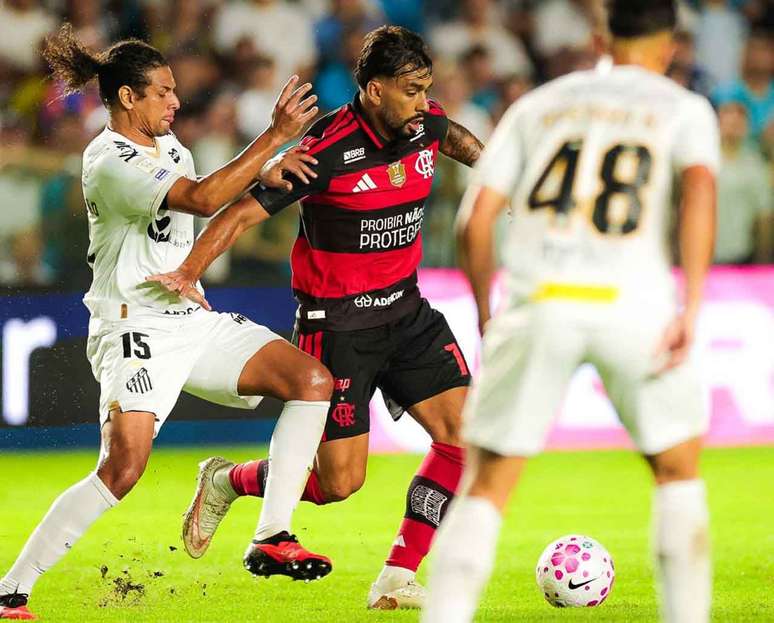 Santos e Flamengo fizeram grande jogo, mas marcado por pol&ecirc;micas &ndash;