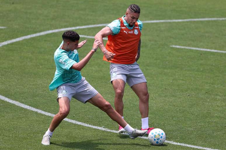 Paulinho segue em evolu&ccedil;&atilde;o no processo de transi&ccedil;&atilde;o f&iacute;sica no Palmeiras &ndash;