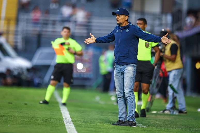 Alexandre Mendes no comando pelo Gr&ecirc;mio em 2024 &ndash;