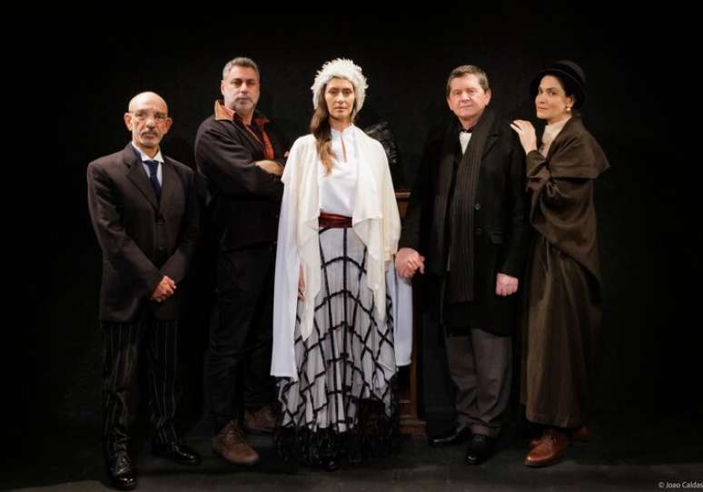 Elenco da pe&ccedil;a 'Quando Despertarmos de Entre os Mortos', com dire&ccedil;&atilde;o de Elias Andreato.