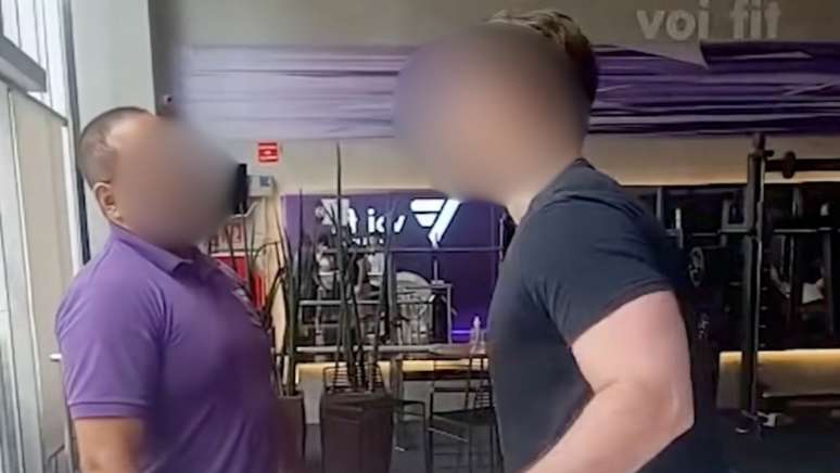 Aluno aparece gritando com gerente em v&iacute;deo publicado nas redes sociais