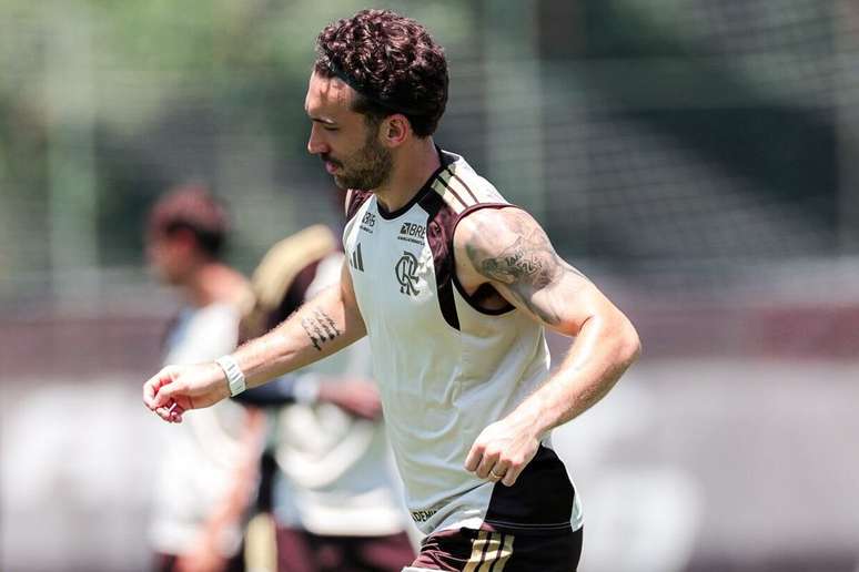 L&eacute;o Ortiz deve refor&ccedil;ar o Flamengo ap&oacute;s desfalcar o time contra o Santos &ndash;
