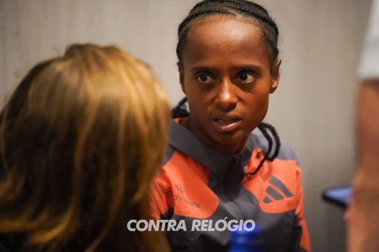 Atual campe&atilde; da Maratona de Chicago, Hawi Feysa venceu a prova em 2025 com 2h14min57s. A et&iacute;ope retorna para defender o t&iacute;tulo (Foto: Fernanda Paradizo)