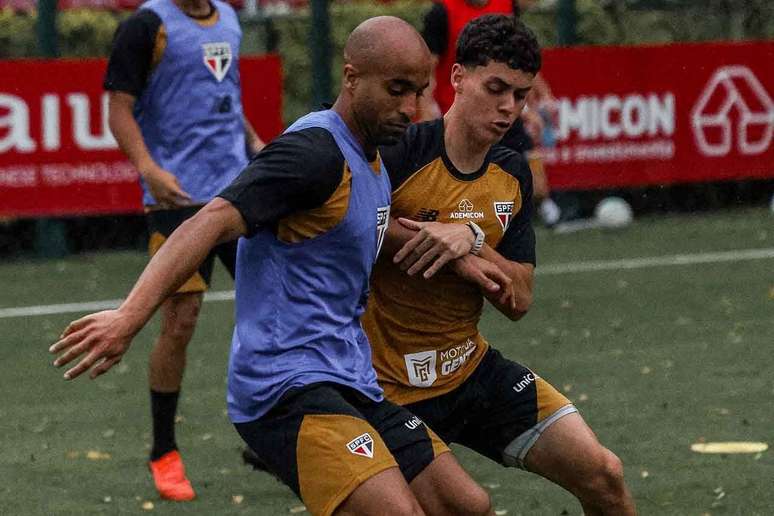 Lucas Moura em treino do S&atilde;o Paulo no CT da Barra Funda &ndash;