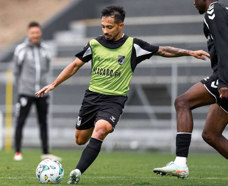 Vit&oacute;ria de Guimar&atilde;es se prepara para enfrentar o Benfica &ndash;