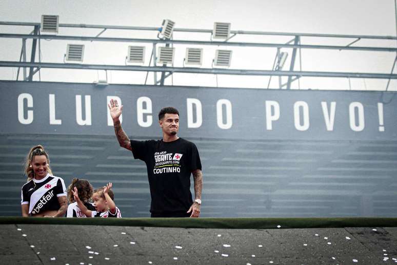 Apresenta&ccedil;&atilde;o de Philippe Coutinho em S&atilde;o Janu&aacute;rio reuniu milhares de torcedores em 2024 &ndash;