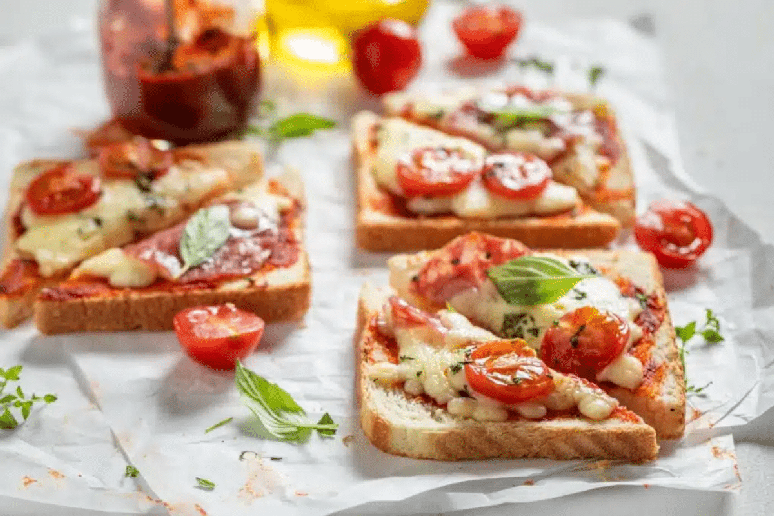 Pizza de p&atilde;o de forma 