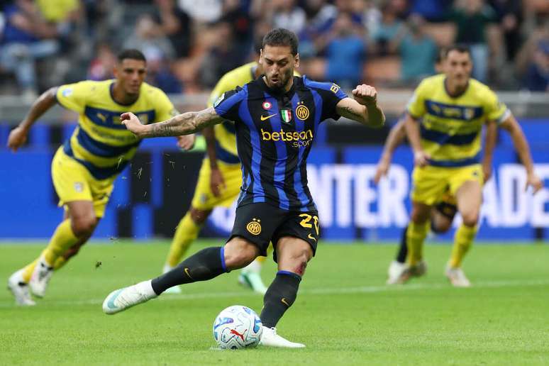 &Ccedil;alhanoglu marcou na vit&oacute;ria da Inter de Mil&atilde;o sobre a Parma&nbsp; &ndash;