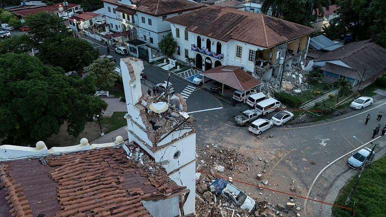 A catedral e o edif&iacute;cio do governo de Penonom&eacute; desabaram devido ao terremoto