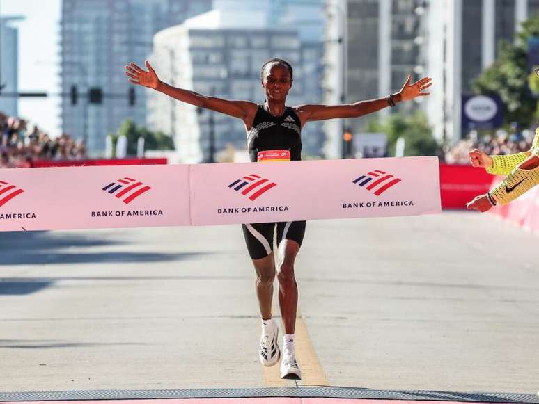 Feysa Hawi, bicampe&atilde; em Chicago (Largada da Maratona de Chicago ((c)KEVIN_MORRIS all rights reserved)
