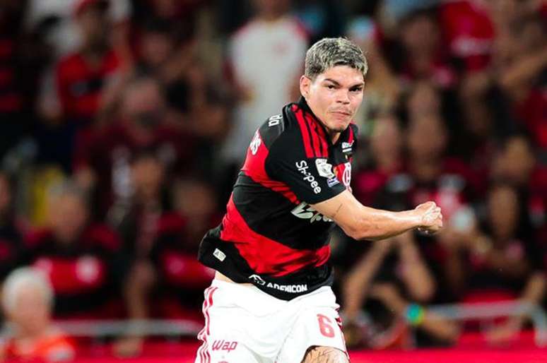 Rubro-Negro tenta recuperar Ayrton Lucas para Libertadores &ndash;