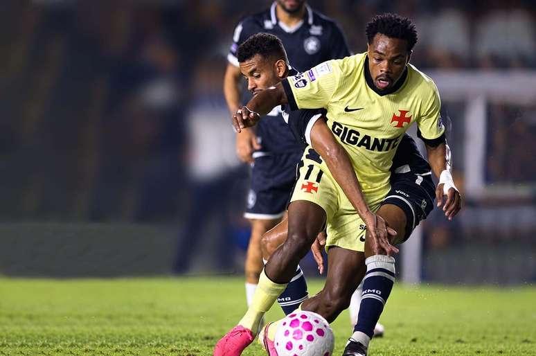 Andr&eacute;s Gom&eacute;z &eacute; titular no ataque do Vasco &ndash;