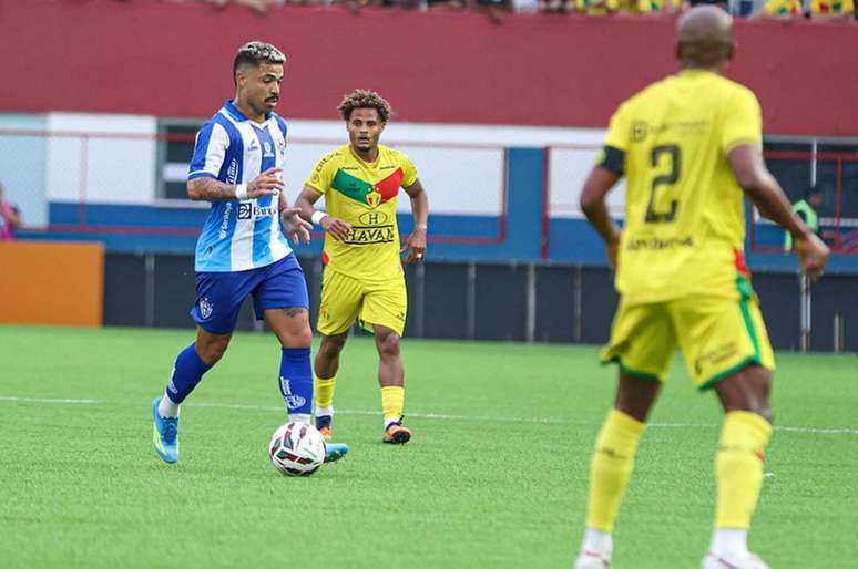 Times voltaram a campo ap&oacute;s adiamento do jogo &ndash;