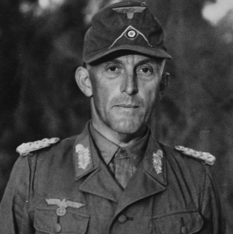 O general Wilhelm Ritter von Thoma foi gravado conversando com outro prisioneiro, o general Ludwig Cr&uuml;well, sobre o programa secreto nazista de 'armas de retalia&ccedil;&atilde;o'. Entre elas estavam as bombas voadoras V1, movidas por motores a jato pulsante, e os foguetes V2, que usavam oxig&ecirc;nio l&iacute;quido como combust&iacute;vel