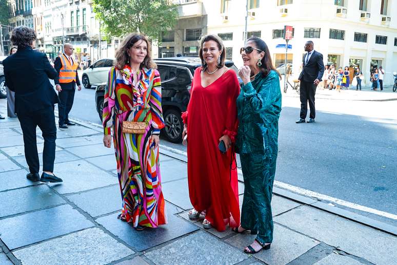 Narcisa Tamborindeguy entre amigas 