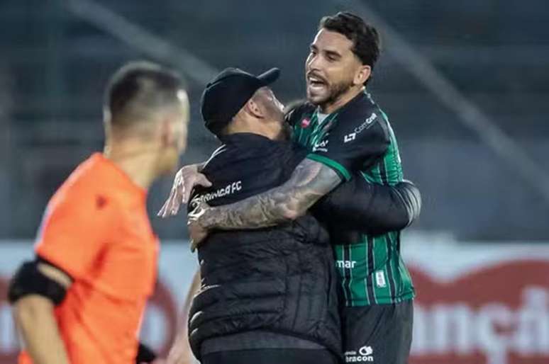 Maring&aacute; derrota Floresta-CE e garante acesso hist&oacute;rico para a Serie B &ndash;