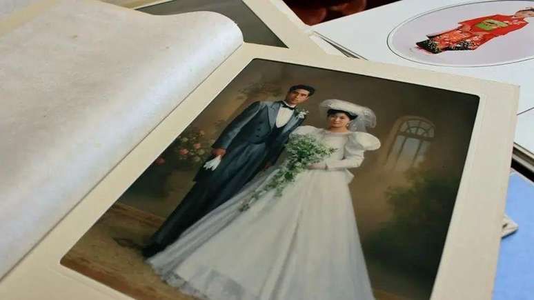 Yasuo Takamatsu e Yuko em foto de casamento