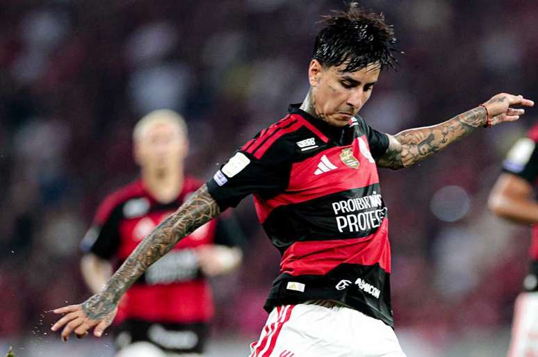 Pulgar correu risco de ser expulso contra o Fluminense &ndash;