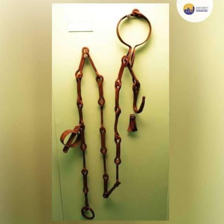 A corrente do escravo Zacarias est&aacute; exposta no Museu de Nossa Senhora Aparecida, no santu&aacute;rio dedicado &agrave; padroeira no interior de S&atilde;o Paulo