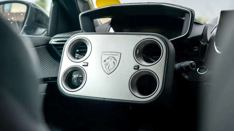 Conceito do volante Hypersquare