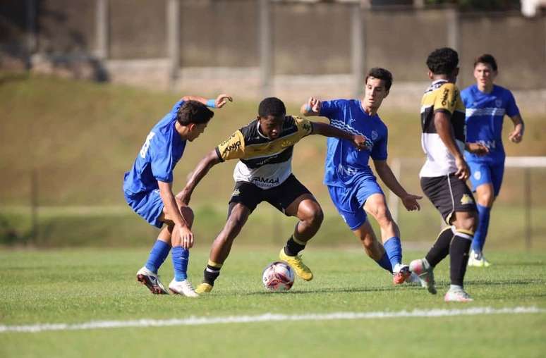 Crici&uacute;ma jogou bem e passou tranquilo pelo Barra: 3 a 0 &ndash;
