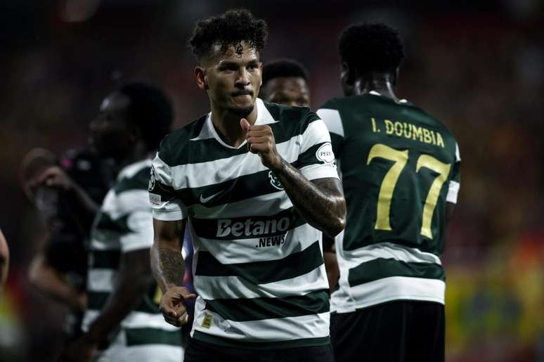Luis Su&aacute;rez comemora o gol marcado na vit&oacute;ria do Le&atilde;o &ndash;