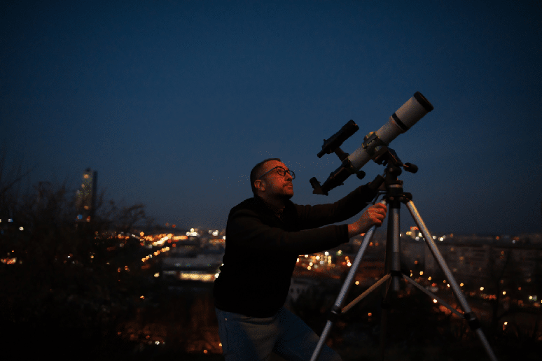 Com menos interfer&ecirc;ncia do luar, a fase Nova oferece condi&ccedil;&otilde;es favor&aacute;veis para observar o c&eacute;u noturno 