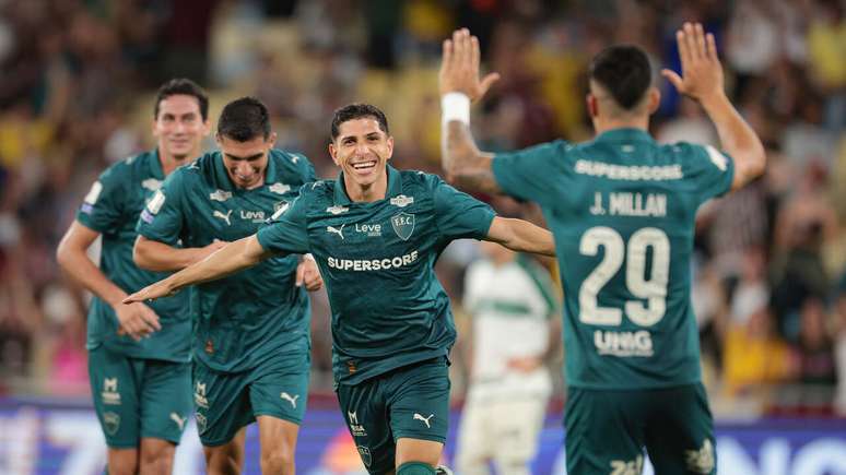 Savarino &eacute; titular no Fluminense &ndash;
