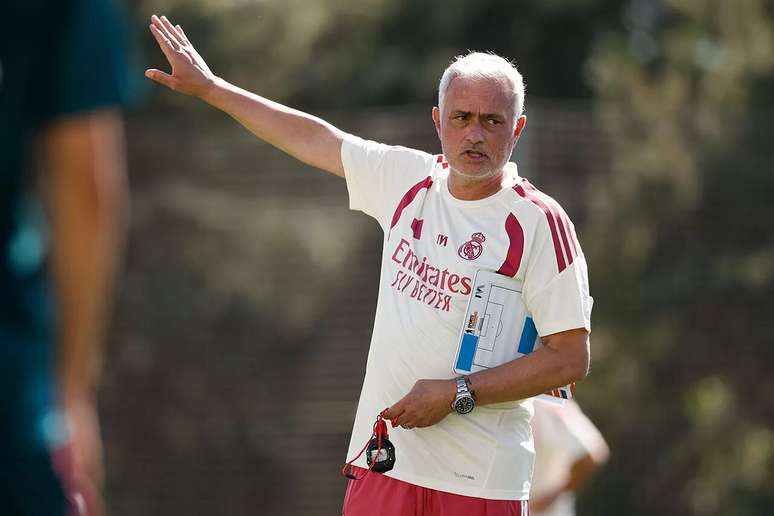 Mourinho comanda atividade em seu retorno ao Real Madrid &ndash;