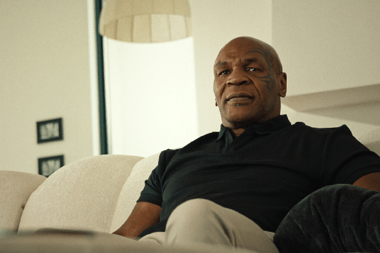 &ldquo;Tyson&rdquo; revisita a trajet&oacute;ria de Mike Tyson no boxe, revelando os desafios e as controv&eacute;rsias que marcaram seu legado 