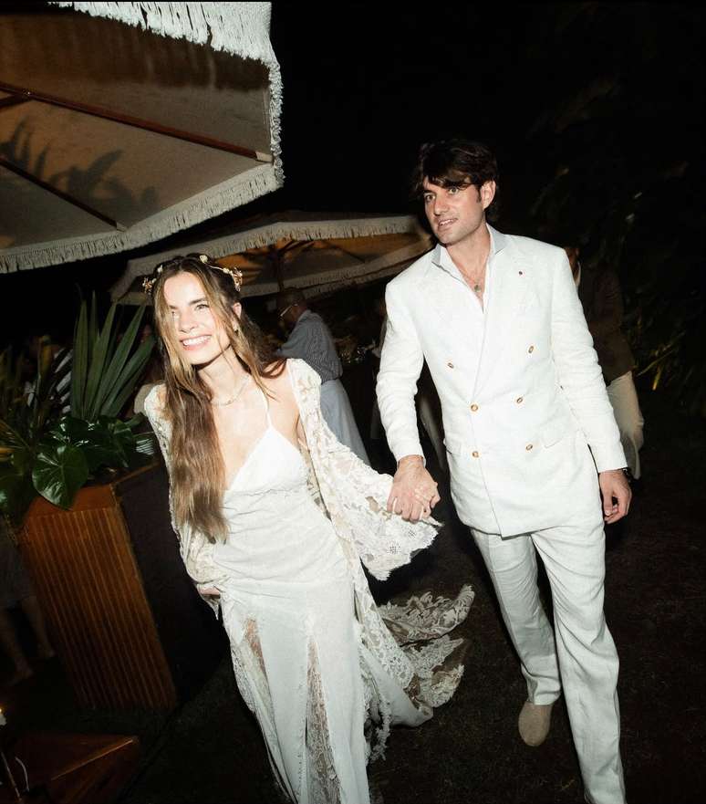 Conor Kennedy e Giulia Be com vestido da Casa Amarela por Yolancris 