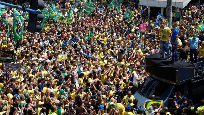 Campanha de Fl&aacute;vio Bolsonaro planeja um novo ato na avenida Paulista em 18 de outubro