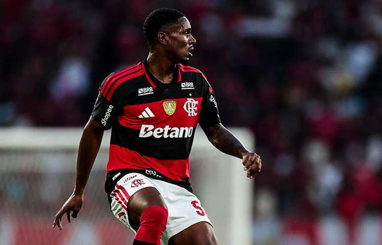 Evertton Ara&uacute;jo pode ficar &agrave; disposi&ccedil;&atilde;o para os pr&oacute;ximos jogos do Flamengo &ndash;