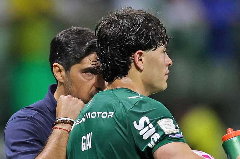 Abel Ferreira destaca evolu&ccedil;&atilde;o de Giay com a camisa do Palmeiras &ndash;