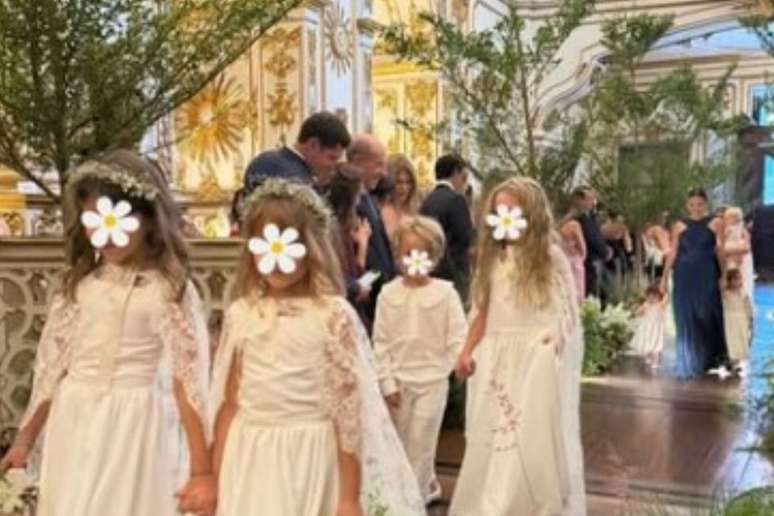 Crian&ccedil;as participam do casamento de Giulia Be