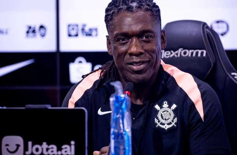 Holand&ecirc;s retorna ao comando de uma equipe ap&oacute;s sete anos &ndash;