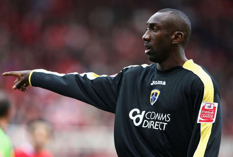 Hasselbaink com a camisa do Cardiff City em 2008 &ndash;