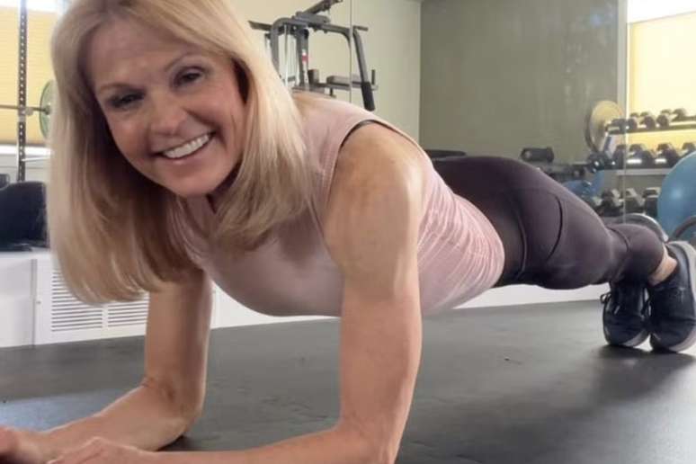 Num feito considerado impressionante, uma atleta canadense de 61 anos chamou a aten&ccedil;&atilde;o do p&uacute;blico ao conseguir permanecer cinco horas na posi&ccedil;&atilde;o de prancha abdominal durante um evento esportivo realizado em Utah, nos Estados Unidos.