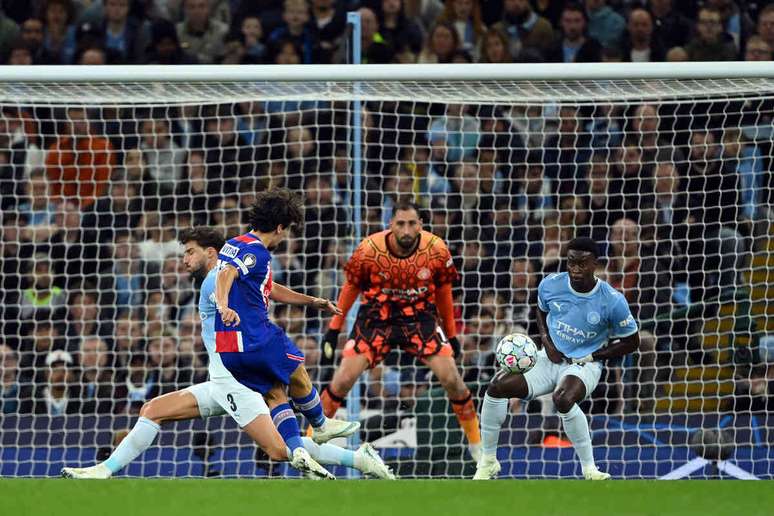 Momento do gol marcado por Vitinha &ndash;