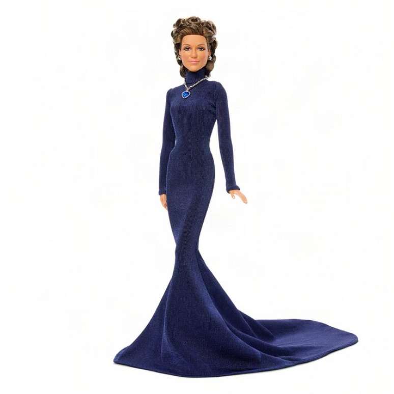 Boneca colecion&aacute;vel de C&eacute;line Dion veste r&eacute;plica do vestido azul-marinho de mangas compridas, inspirado no visual usado pela artista na apresenta&ccedil;&atilde;o de 'My Heart Will Go On' no Oscar de 1998.