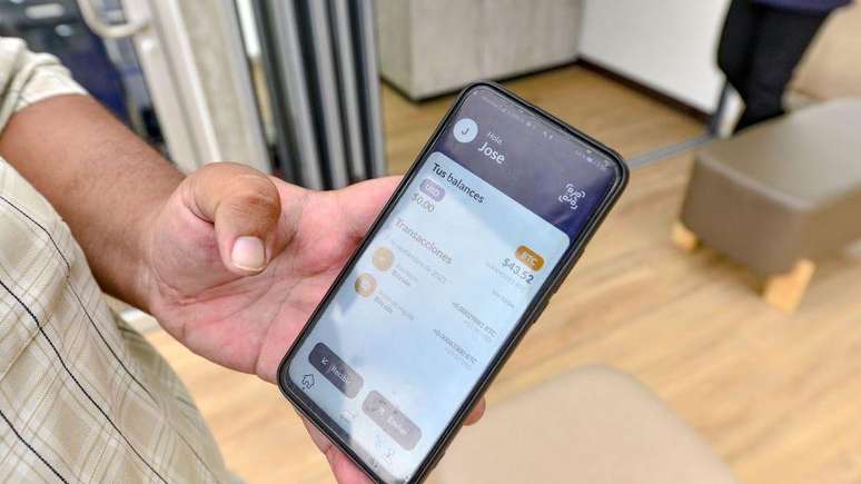 O controle acion&aacute;rio da carteira digital Chivo passou para uma empresa privada, mas o governo de El Salvador continua como acionista e s&oacute;cio