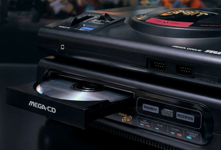 O Mega CD foi lan&ccedil;ado em 1991 no Jap&atilde;o e permitia o uso do CD-ROM no Mega Drive