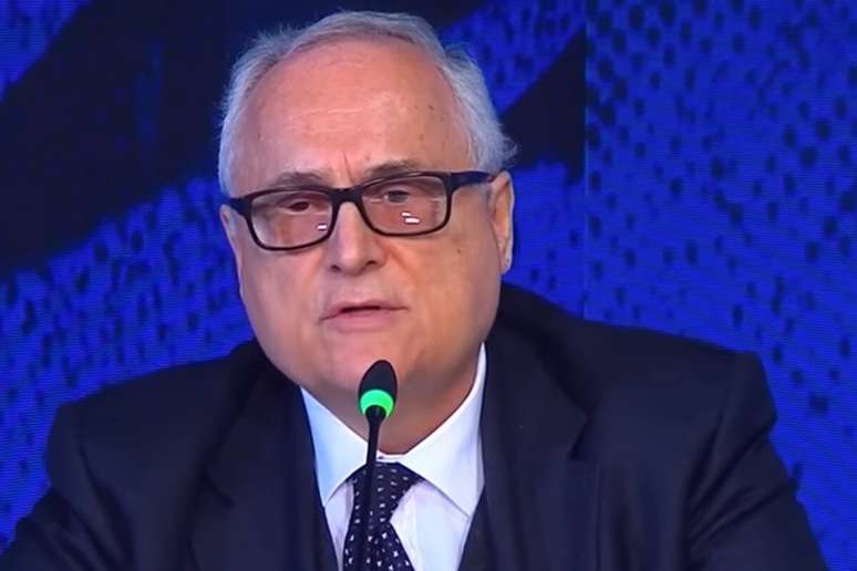 Claudio Lotito, presidente e propriet&aacute;rio da Lazio, relatou amea&ccedil;as &agrave;s autoridades italianas &ndash;
