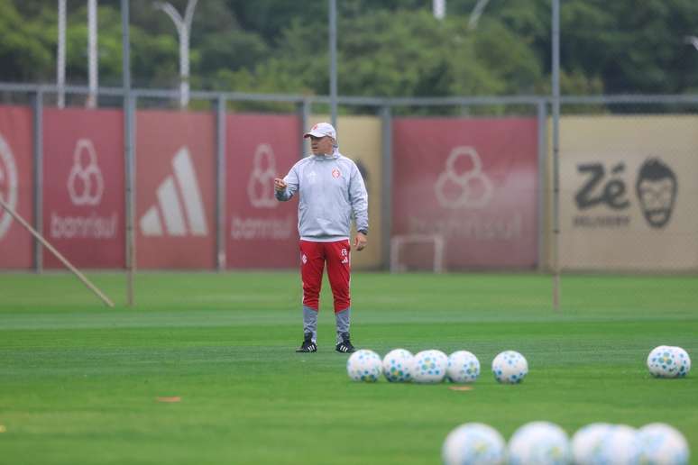 Eduardo Baptista ainda tem d&uacute;vida na escala&ccedil;&atilde;o do Inter &ndash;