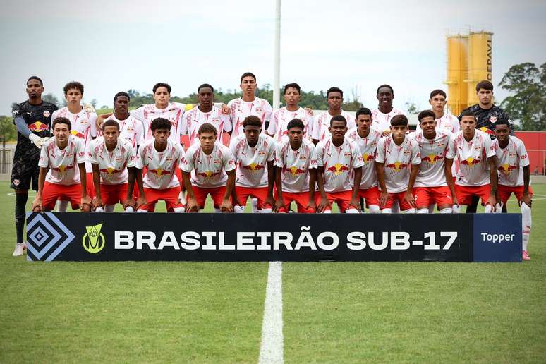 Jogadores do time sub-17 do Red Bull Bragantino. 